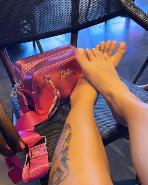 Imagine that we have a date and you notice that my feet are like this 🙊🔥