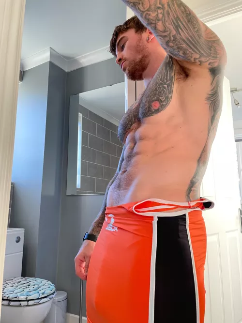 Is my armpit hairy enough?