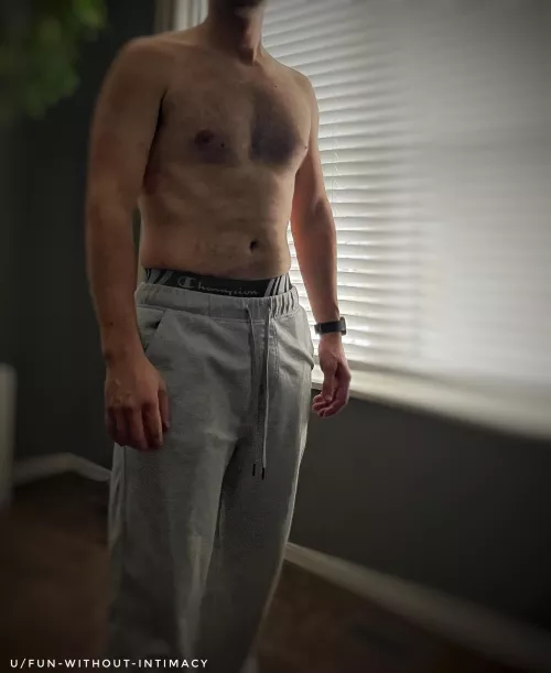 It’s a comfy sweat pants kind of snow day ❄️