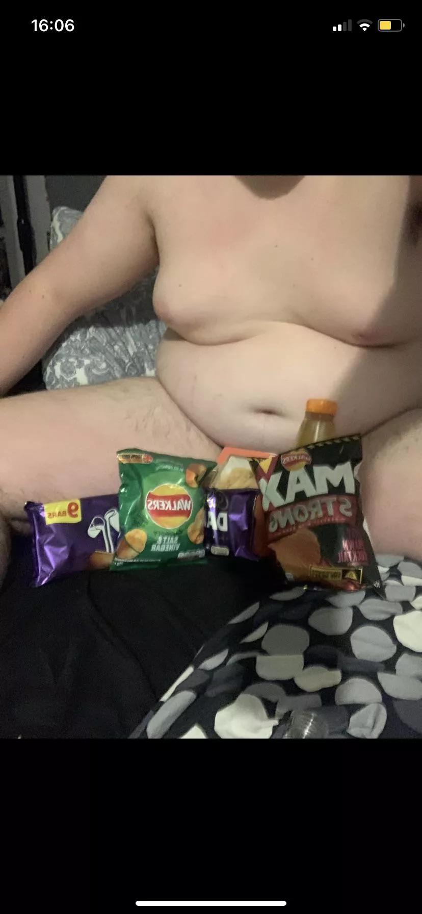 just a little 2500 calorie snack for a big pig