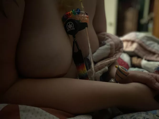 Keeping the bong warm like a good girl 🥵🥵🥵