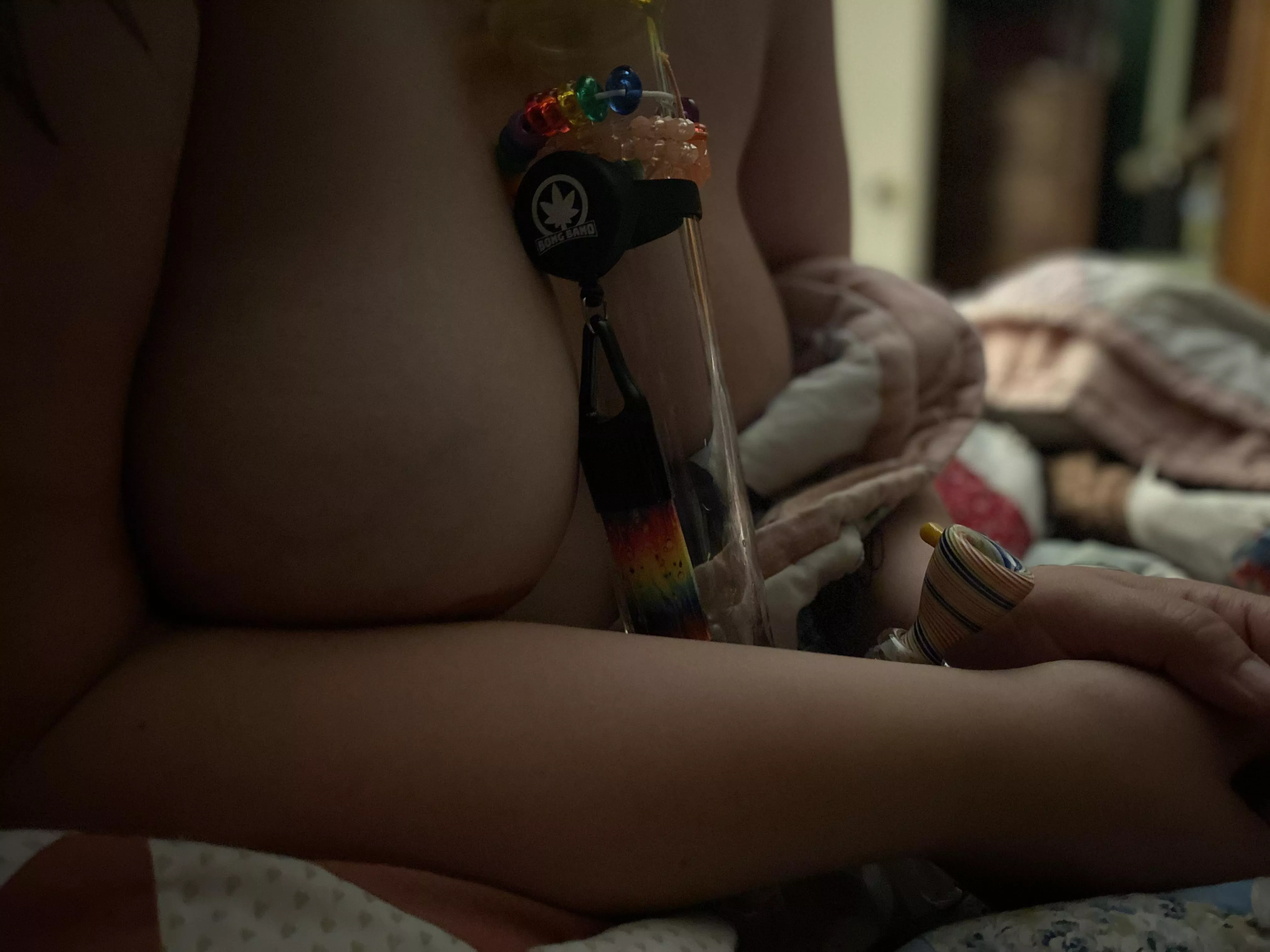 Keeping the bong warm like a good girl 🥵🥵🥵