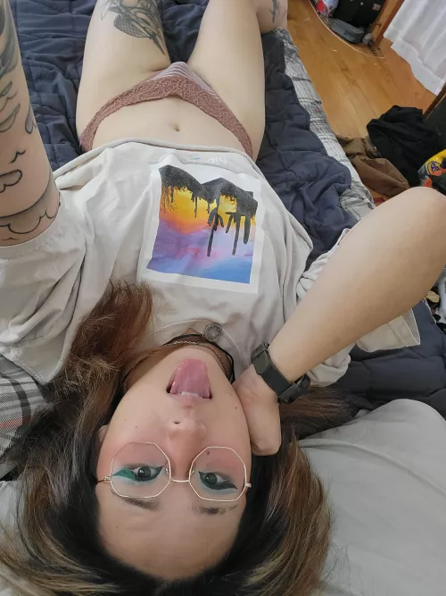 Let's stay in bed today :3