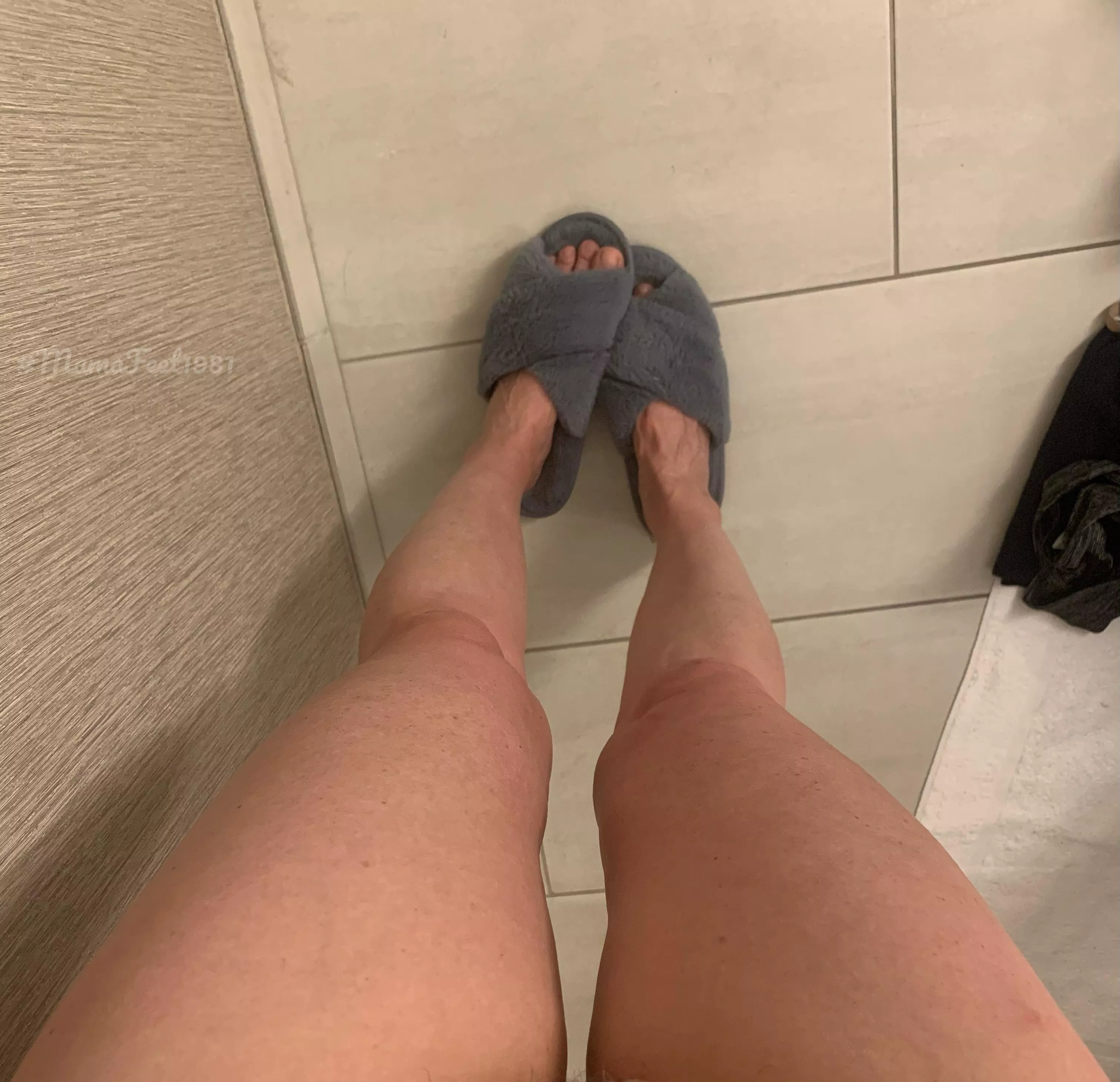 Long legs + slippers. Any takers?