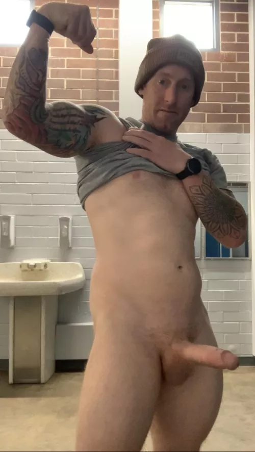 (M) Feeling the gym gains today at work. What do you ladies think shoot me a message