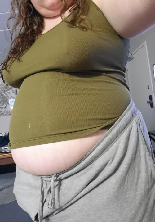 might be putting on weight now that my gf has moved in 🤔 maybe it's just in my head?