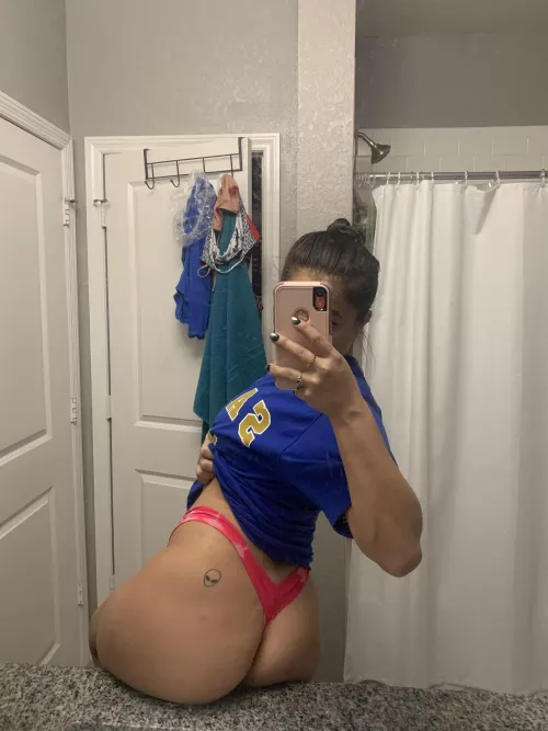 [miss] just wanted to show you what’s under my jeans at work today