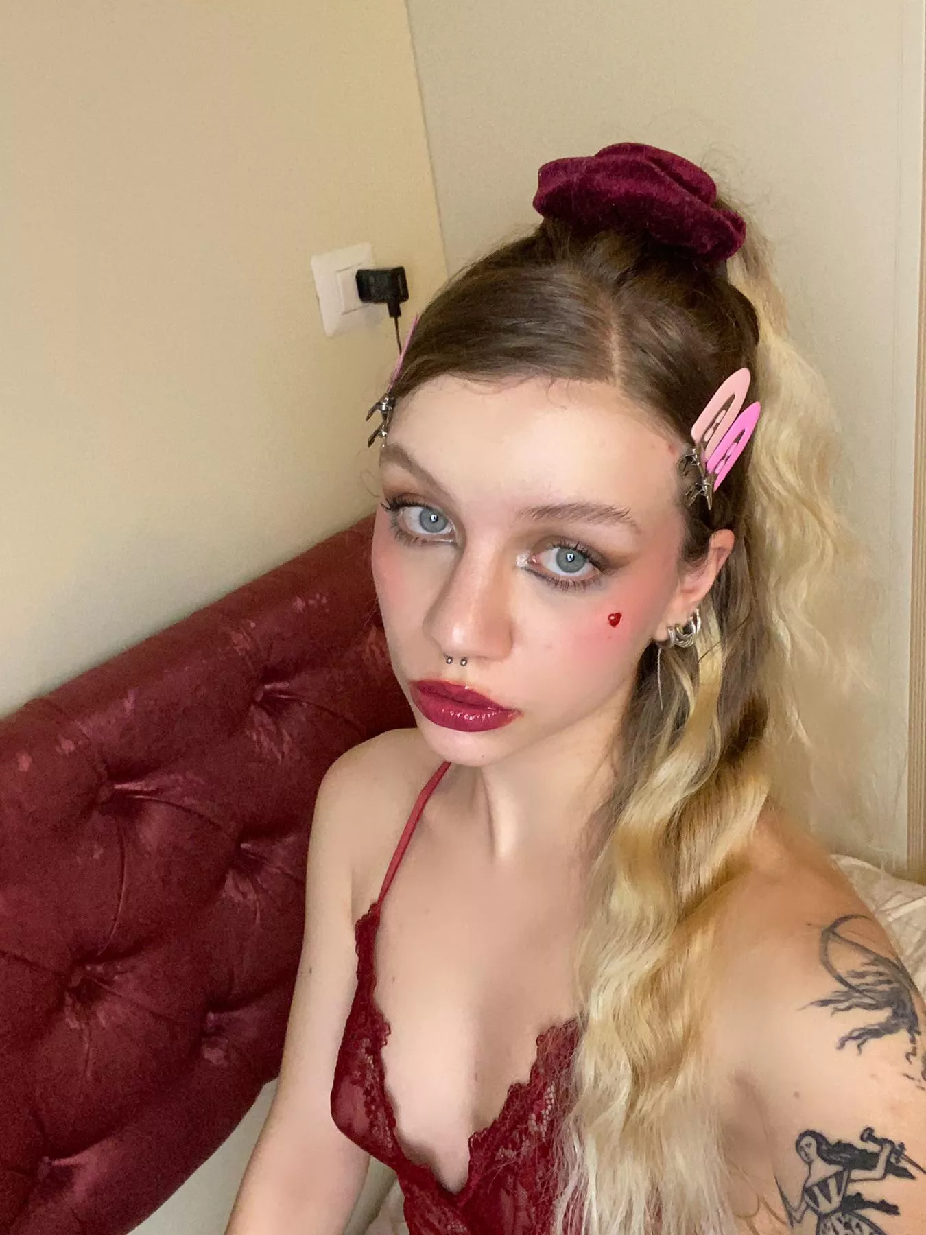 Mommy is bored and wants to control a good obedient boy so check comm..