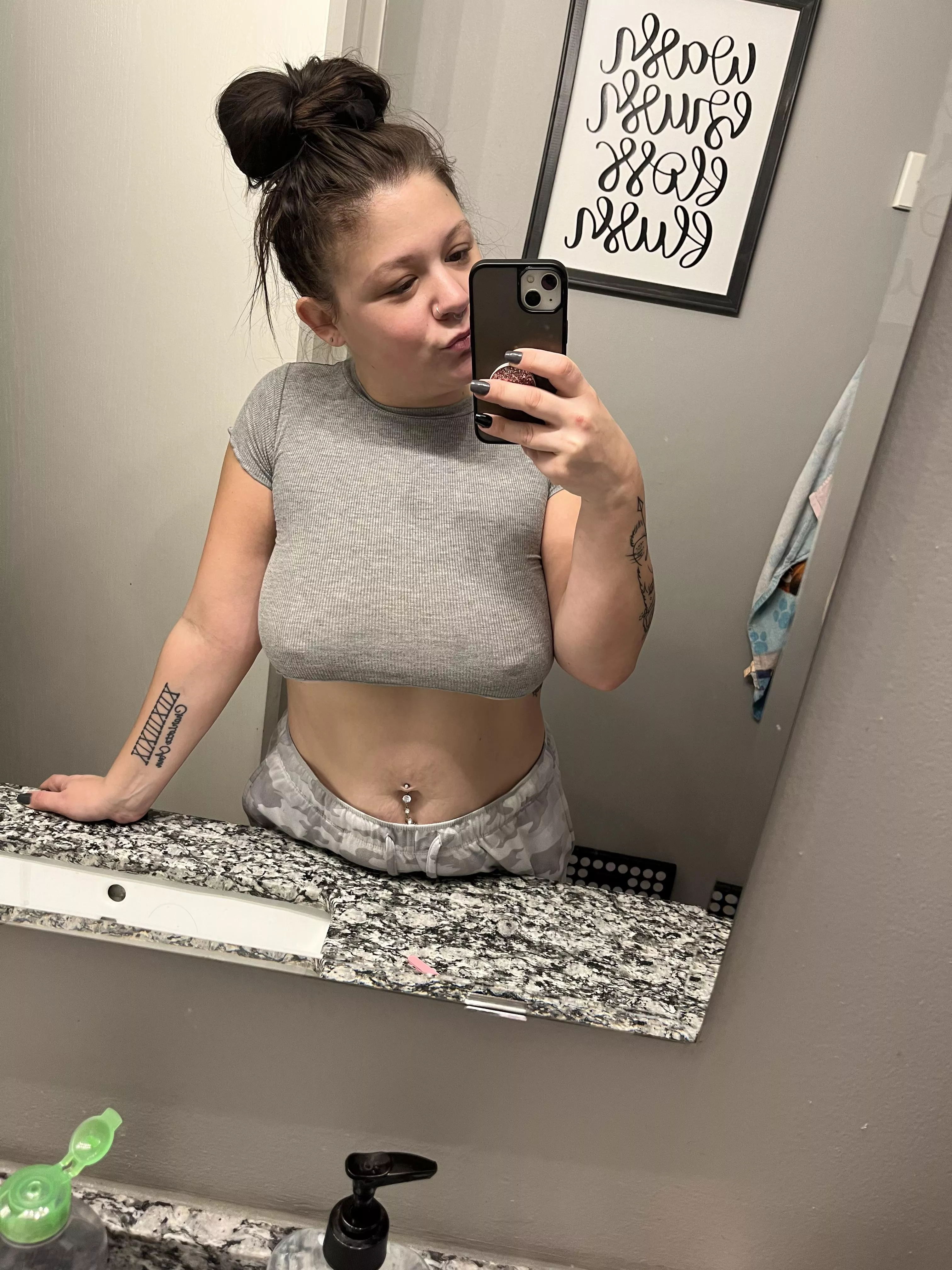 Morning milf lovers 🥵 fresh out of bed