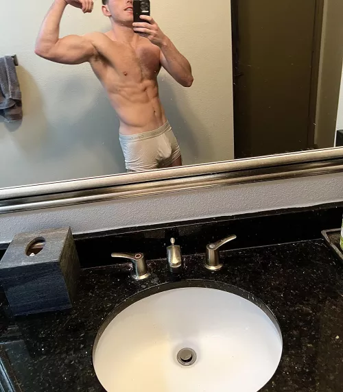 [m]uscular guy going to hit a push day today