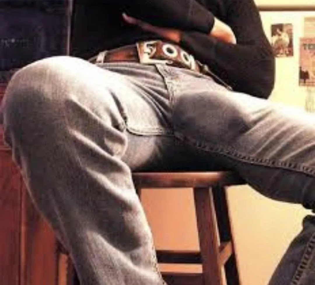 New subreddit r/BulgesInDenim