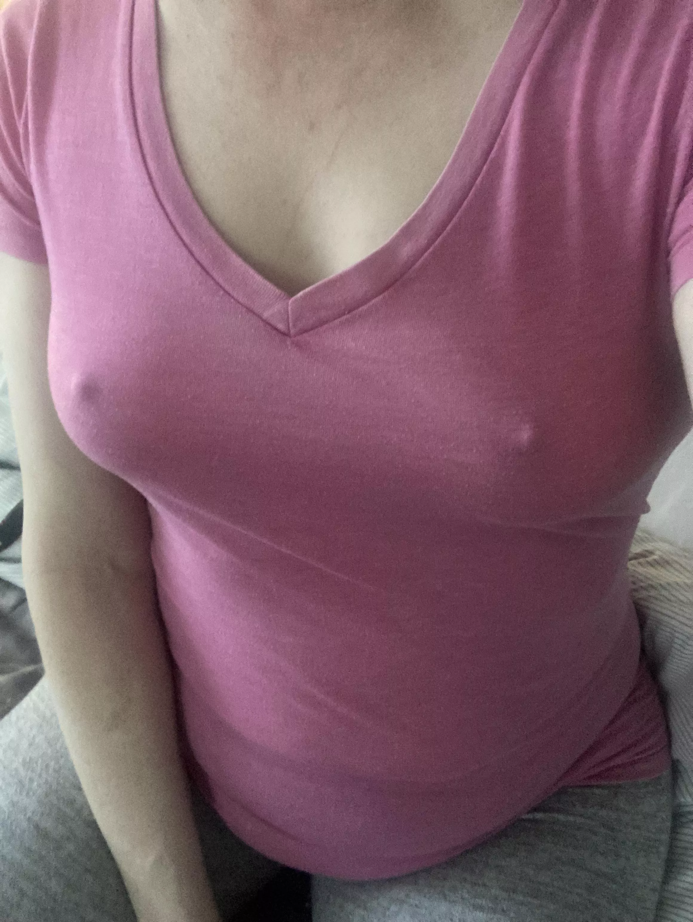 Pink shirts for no bras baby 😏