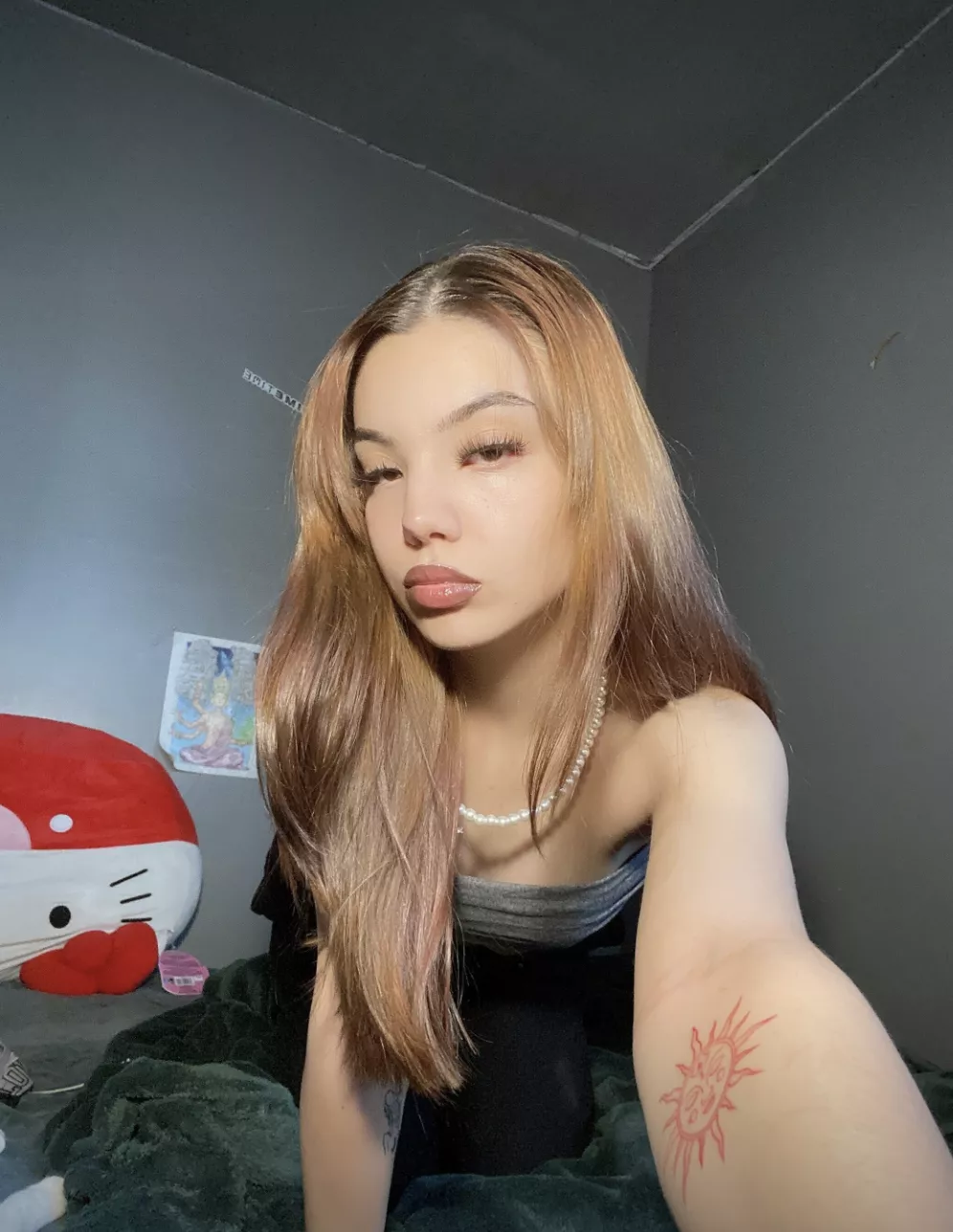 The sun on my wrist symbolises how hot I can get for you