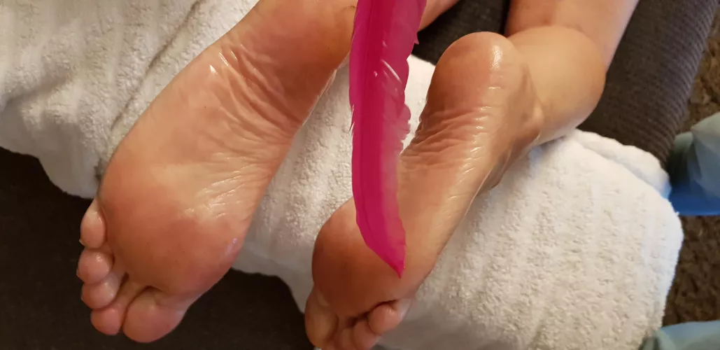 Ticking wifes oiled soles.