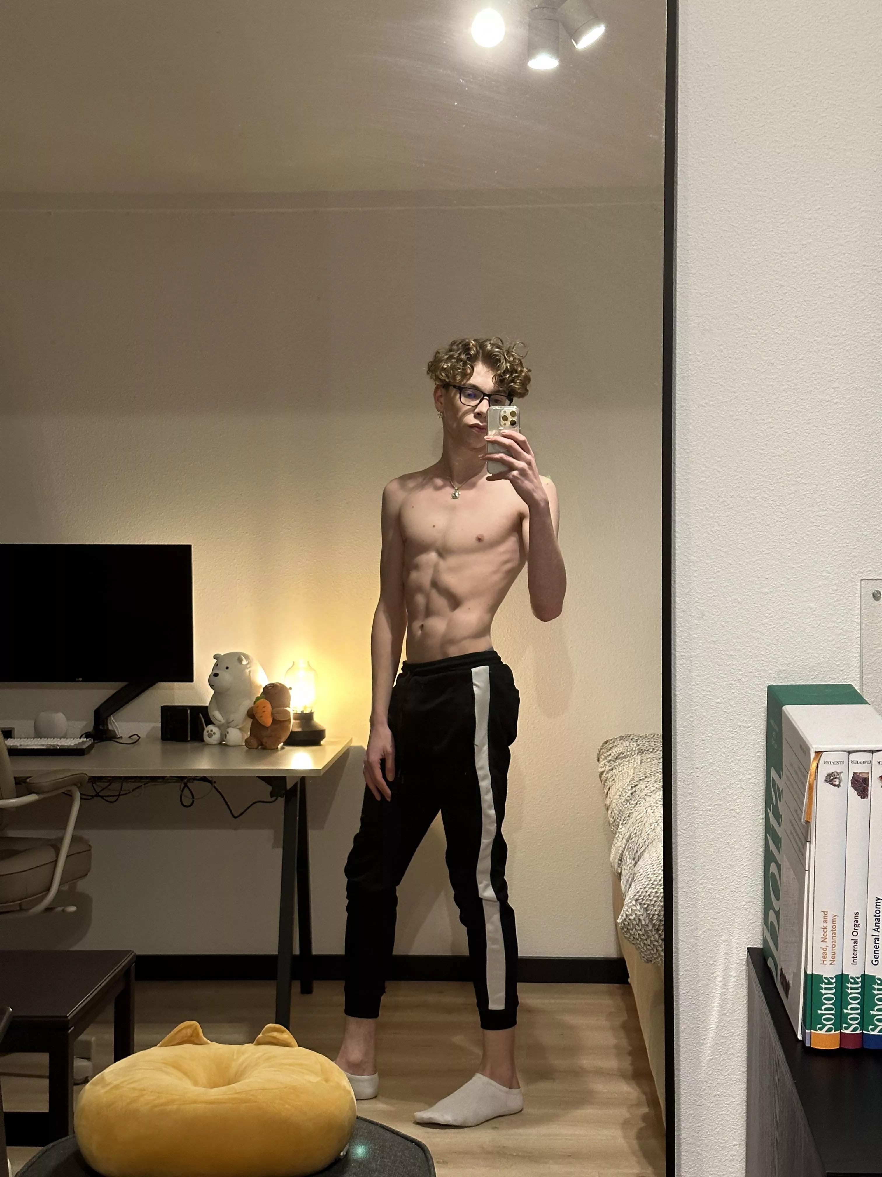 What are you guys up to this lovely wednesday? [20]