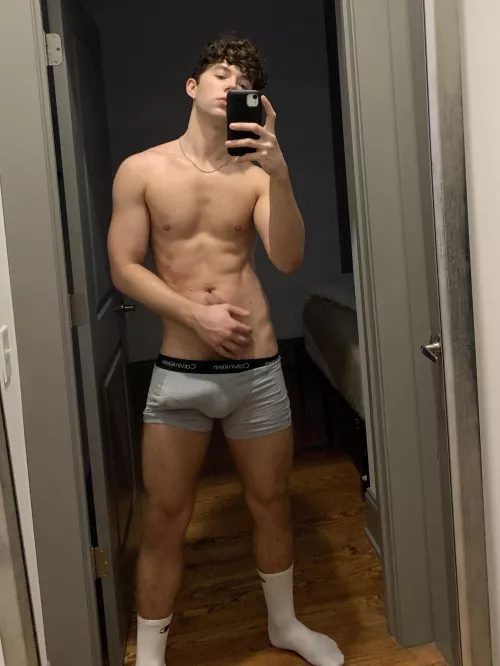 Which side do you guys put your dick on? I always do the left lol