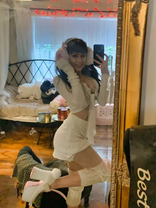 who wants to get stepped on?? 🤍18f