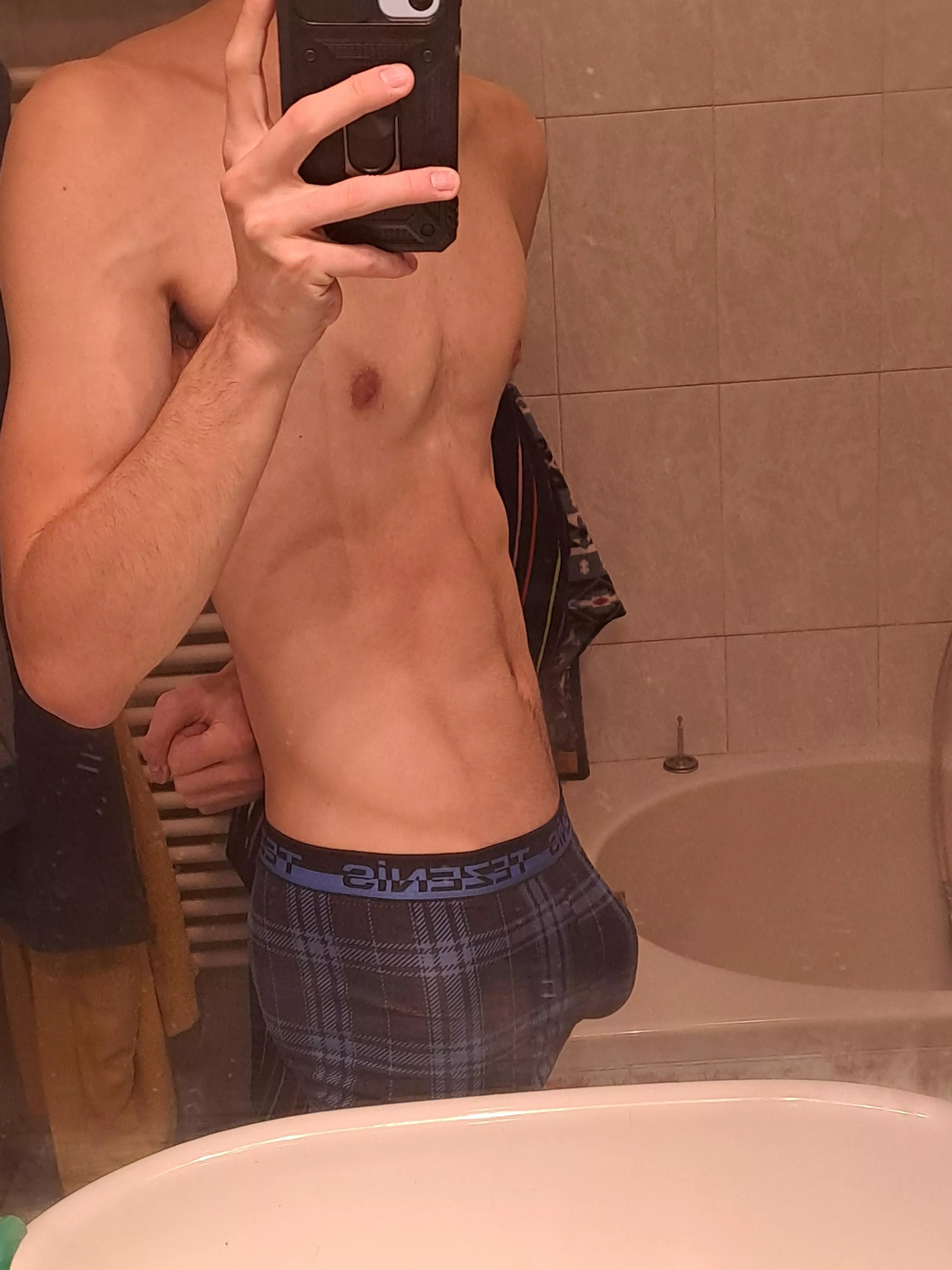 would u like to have me as a roommate?