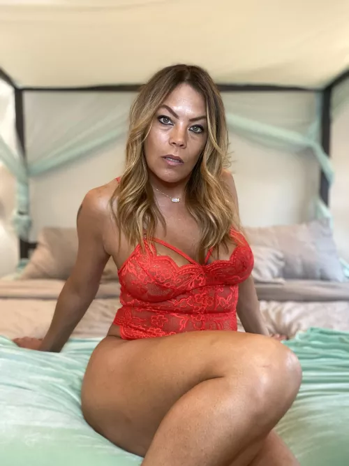 Would you skip dinner to eat this MILF? 😉