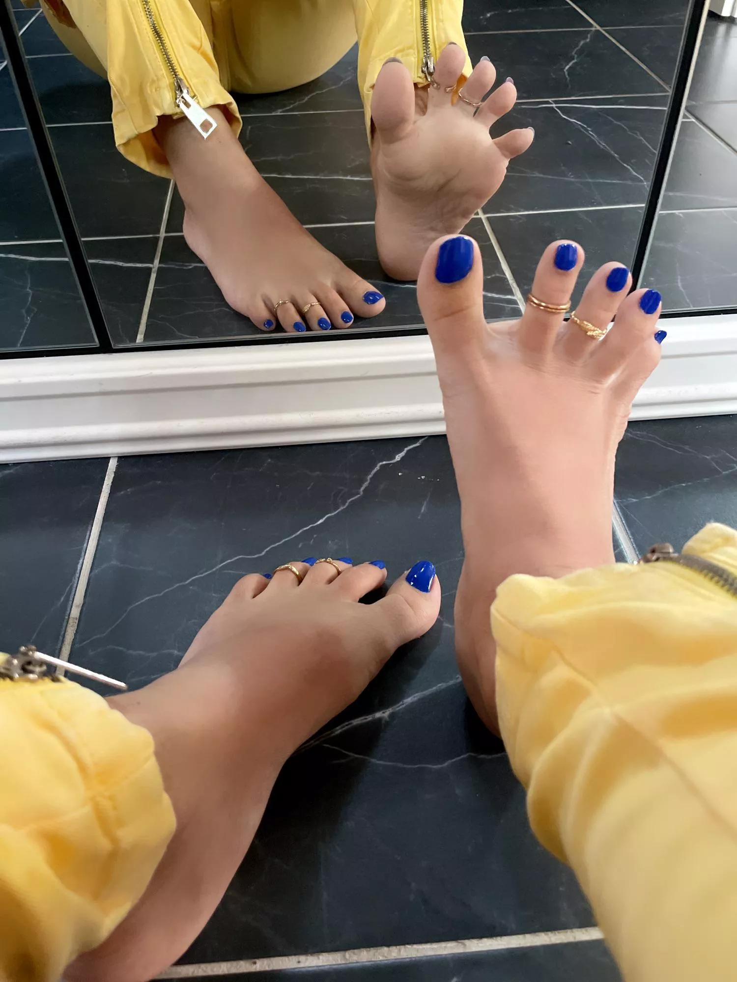 Would you suck on my pretty toes?