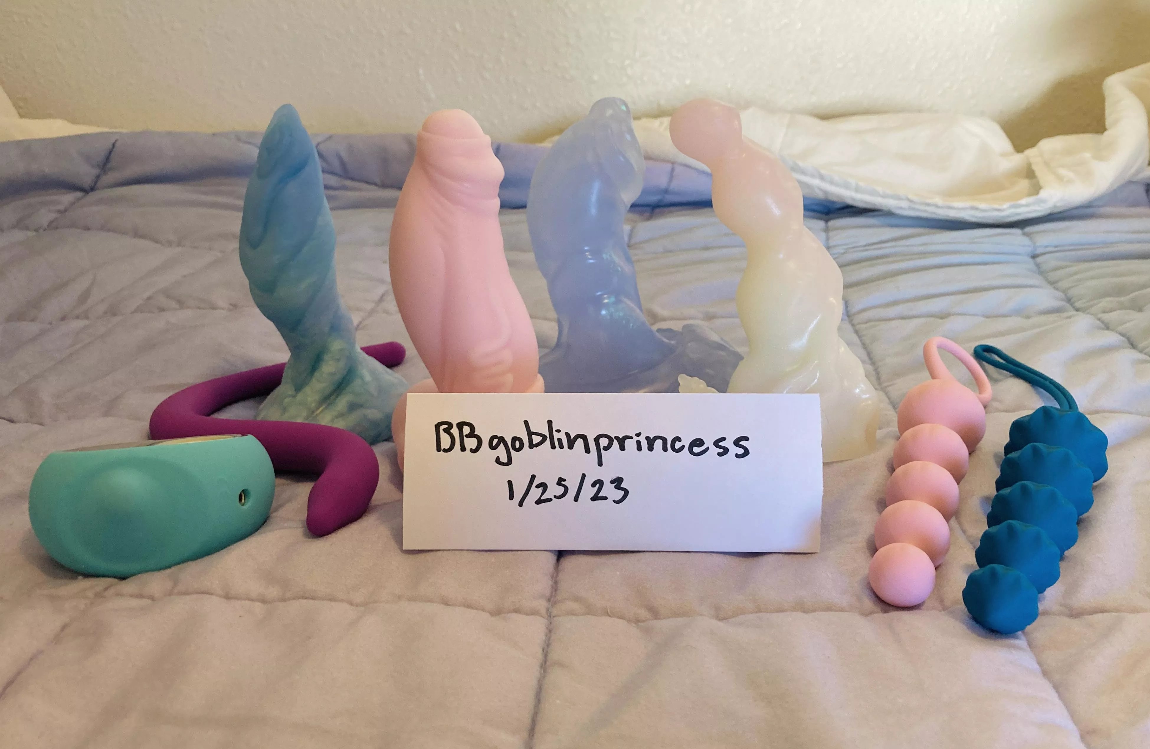 WTS/WTT fantasy and non fantasy toys