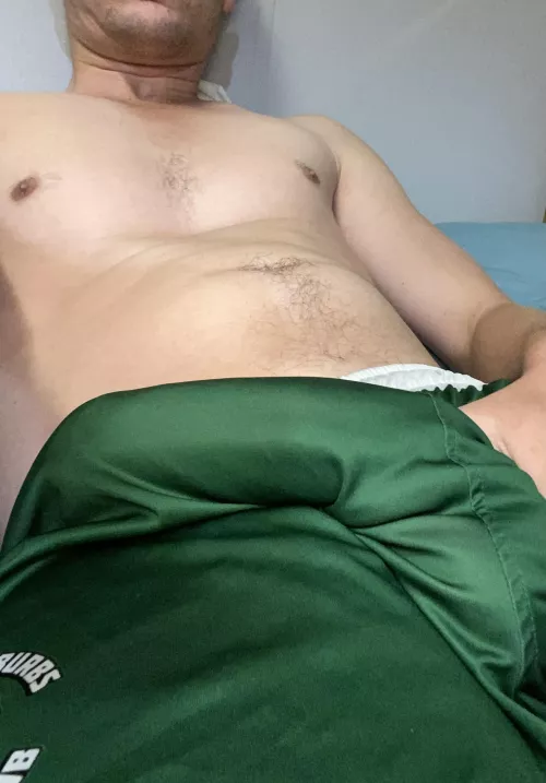 Your favourite Aussie in his favourite shorts