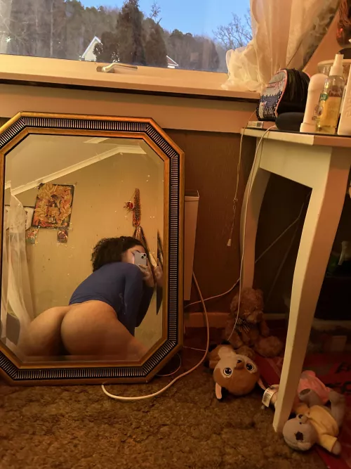 18 years old and in need of a daddy!