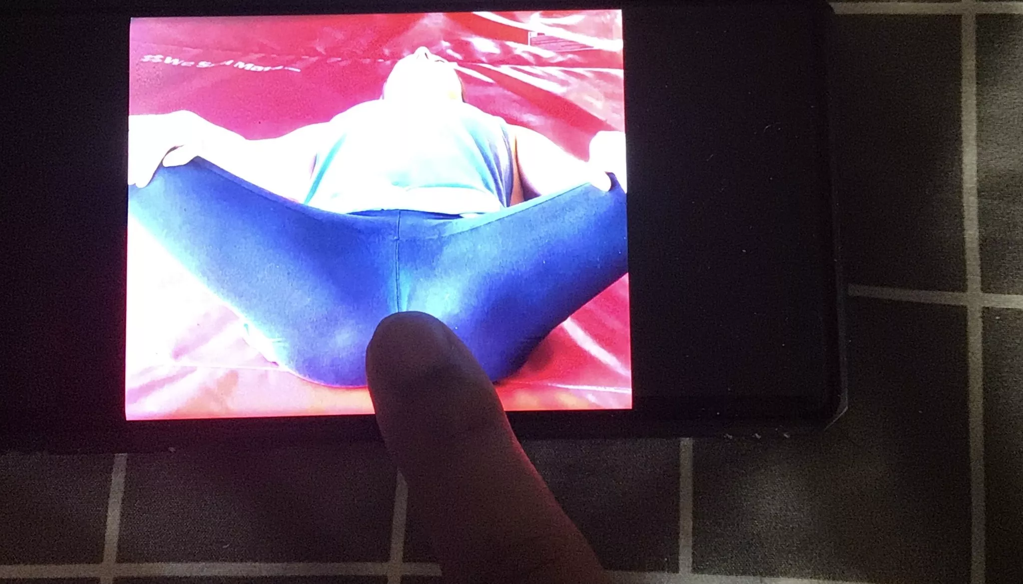 A woman wants a tribute & I gave her fingering tribute since women in leggings/spandex turns me on.