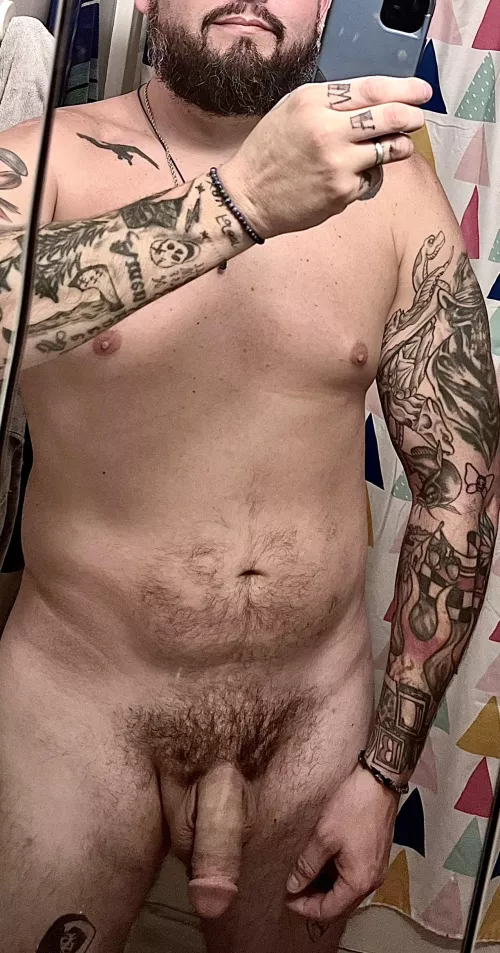 Any ladies wanna chat with a tatted 35 year old with a dadbod?