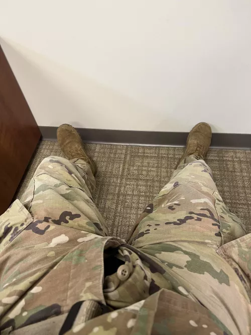 Anyone in a mood to show off in DMs? 30, Gay, slim army dude.