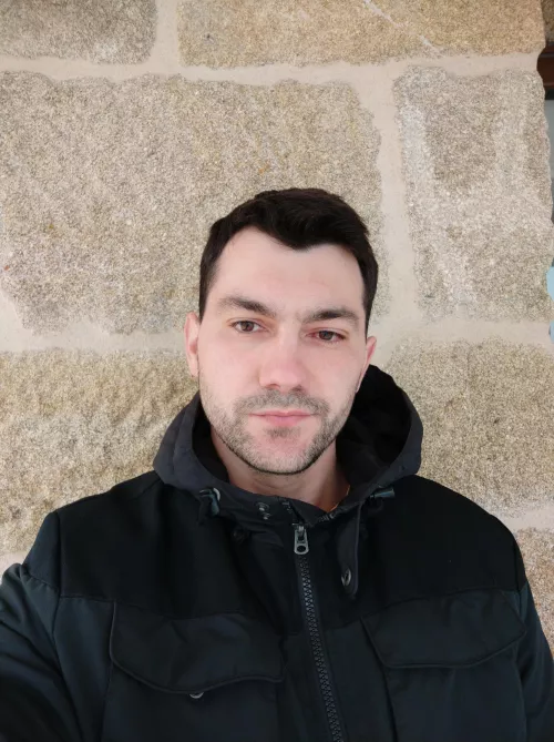 Bad weather, pink eye, but good attitude 😬