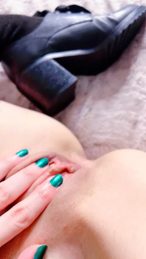 Bald little pussy ;)