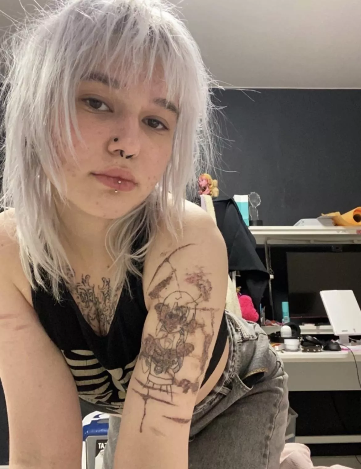 Do you guys like femboys with tattoos the cuts are fake