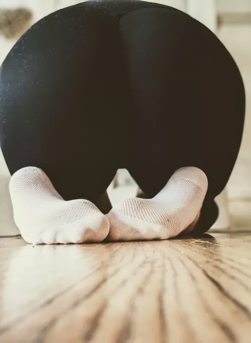 Do you like my white socks🤭