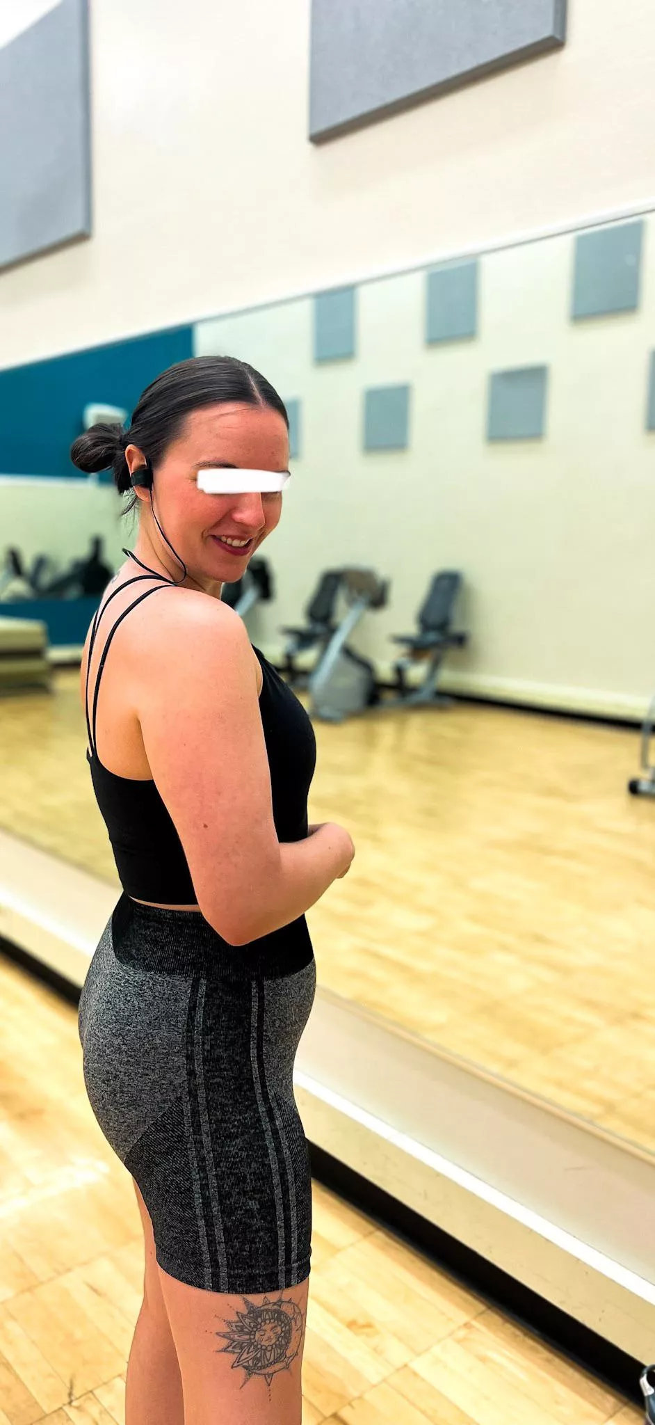 Do you think they’d find out if you fucked me in the yoga room? 😋💪🏻