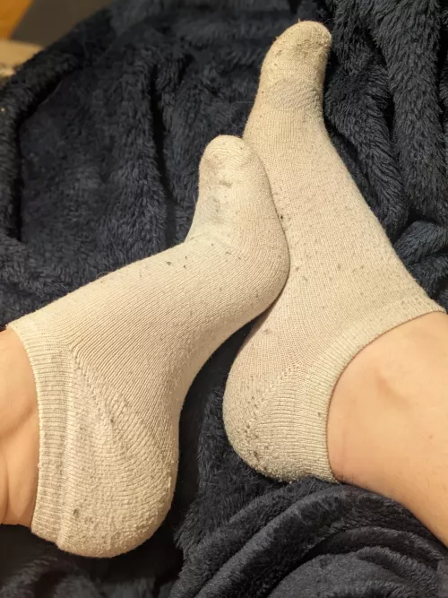 [F] some old white socks today 🤍
