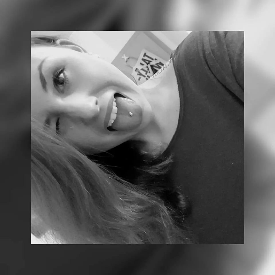 Fill her mouth with your cock 🤤