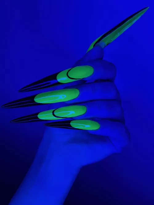 Glow long claws