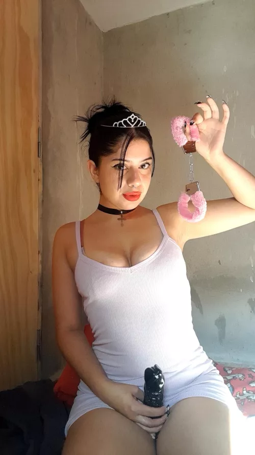 have u ever been fucked while tied up by royalty?[domme]