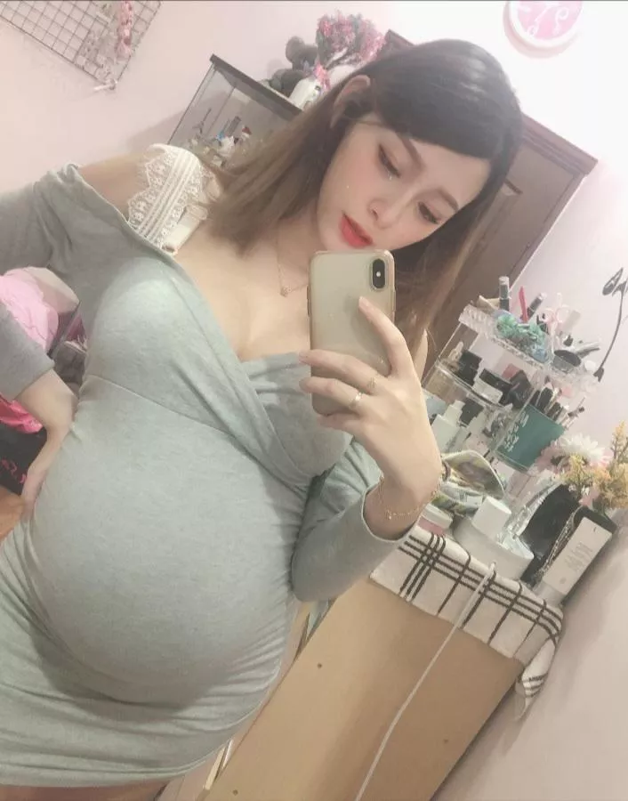 Hello I'm new to reddit hi . I'm also pregnant