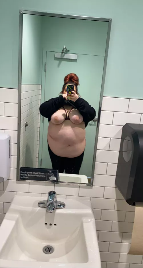 Horny in public again 🤭