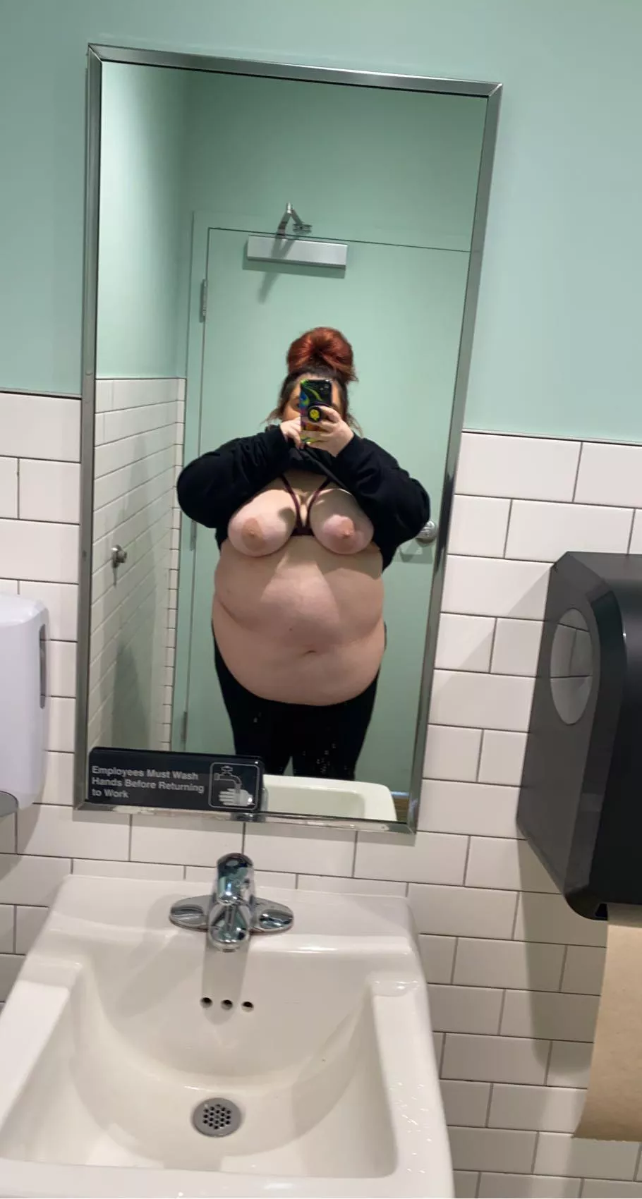 Horny in public again 🤭