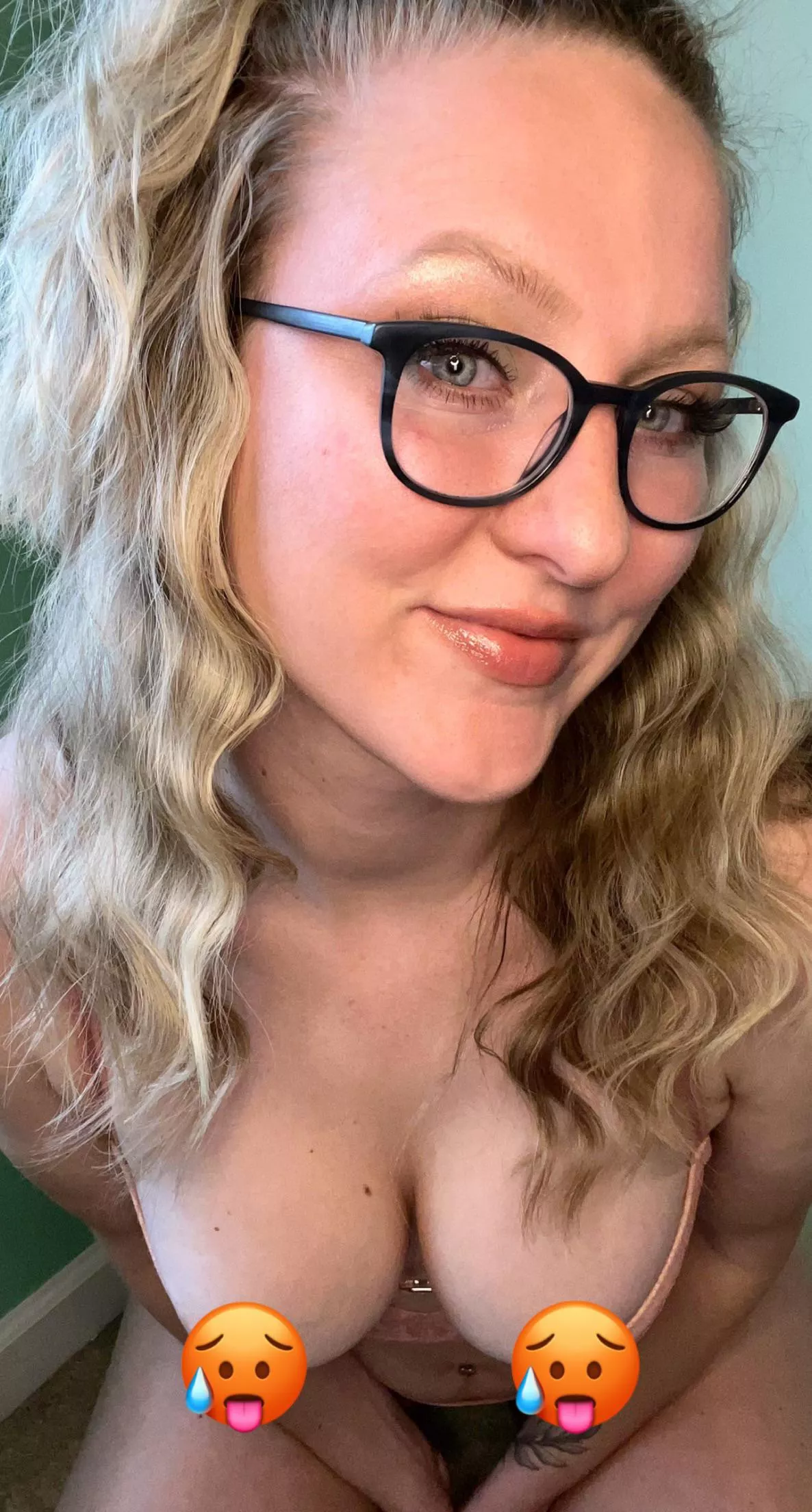 I hope you like my glasses 🙃