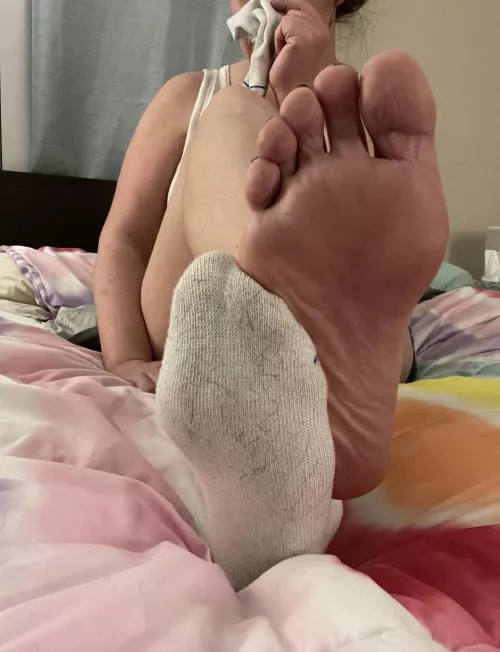I know you’re dying to smell my feet after my workout, beg me 😏