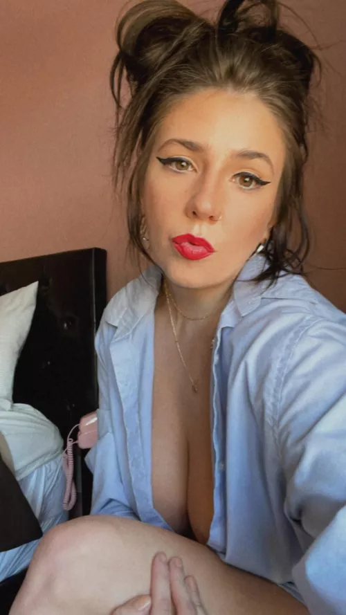 I like to wear his shirt 👔