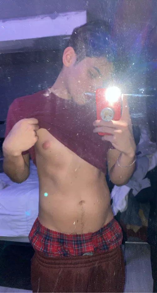 I need to clean this mirror 😅