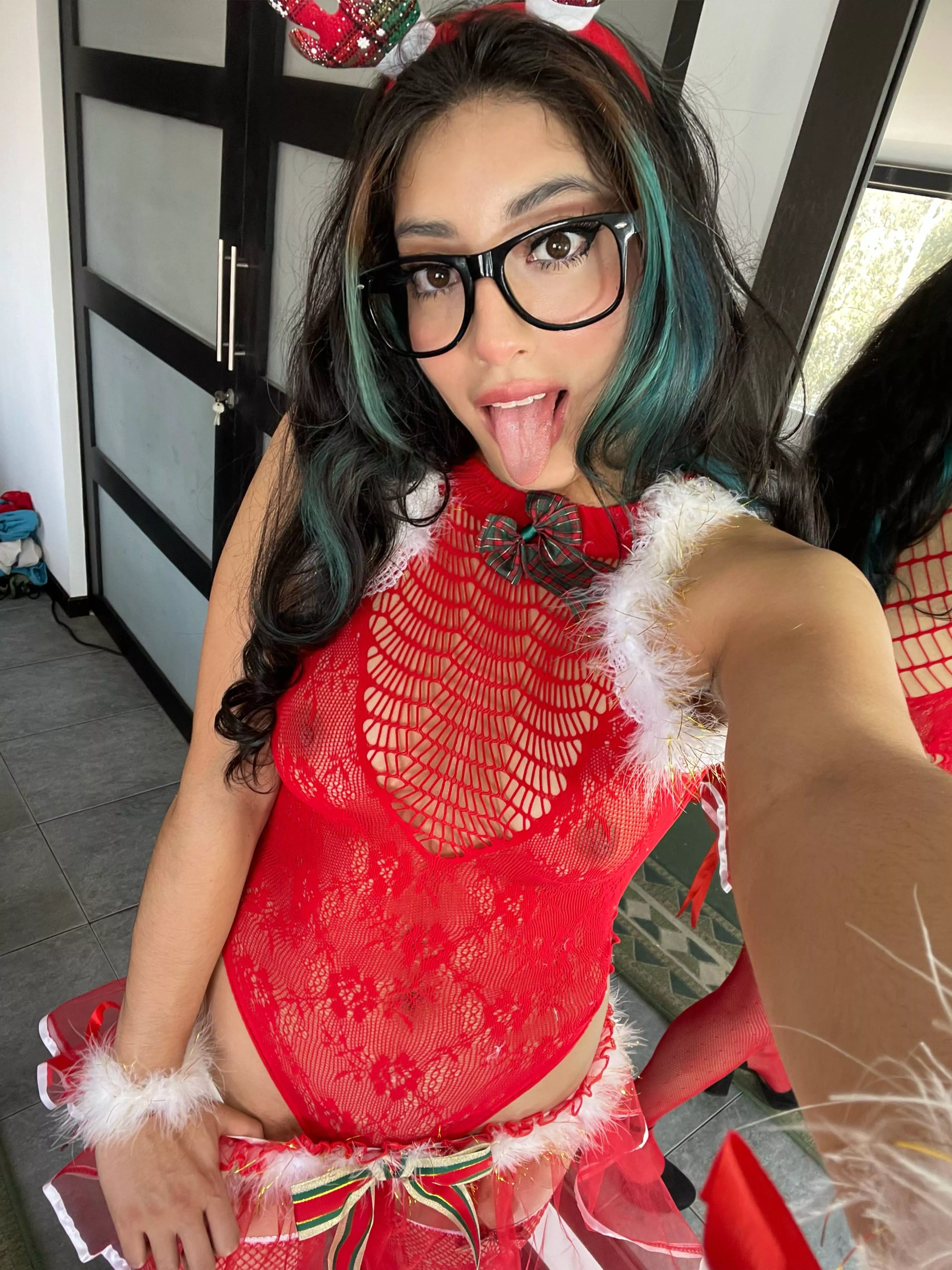 I want my tits covered in cum…Any older volunteers??😏💦