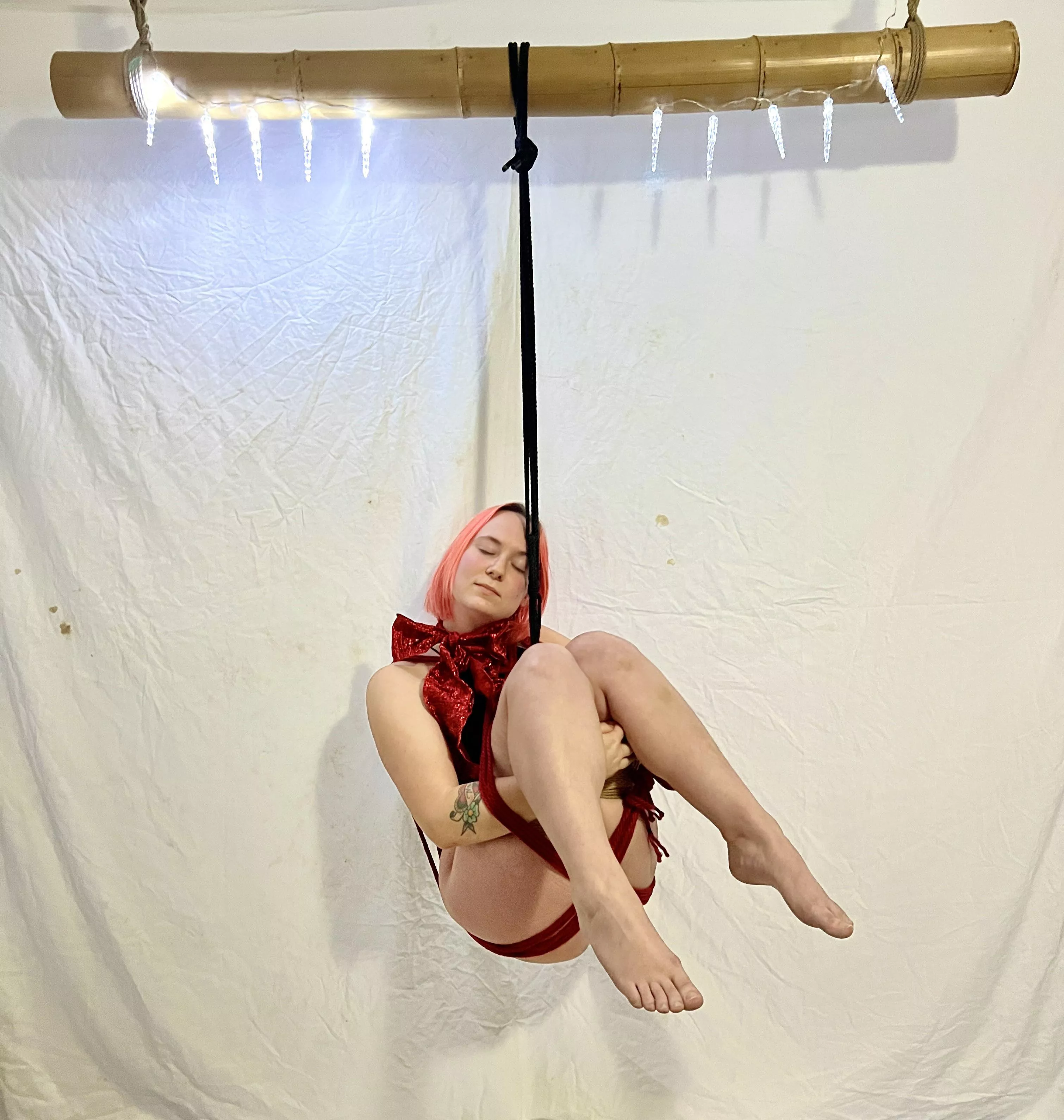 If anyone’s wants to make me look like a rope wrapped gift!