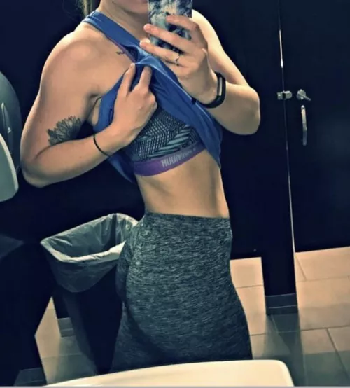 It’s legggg dayyyyy 🍑