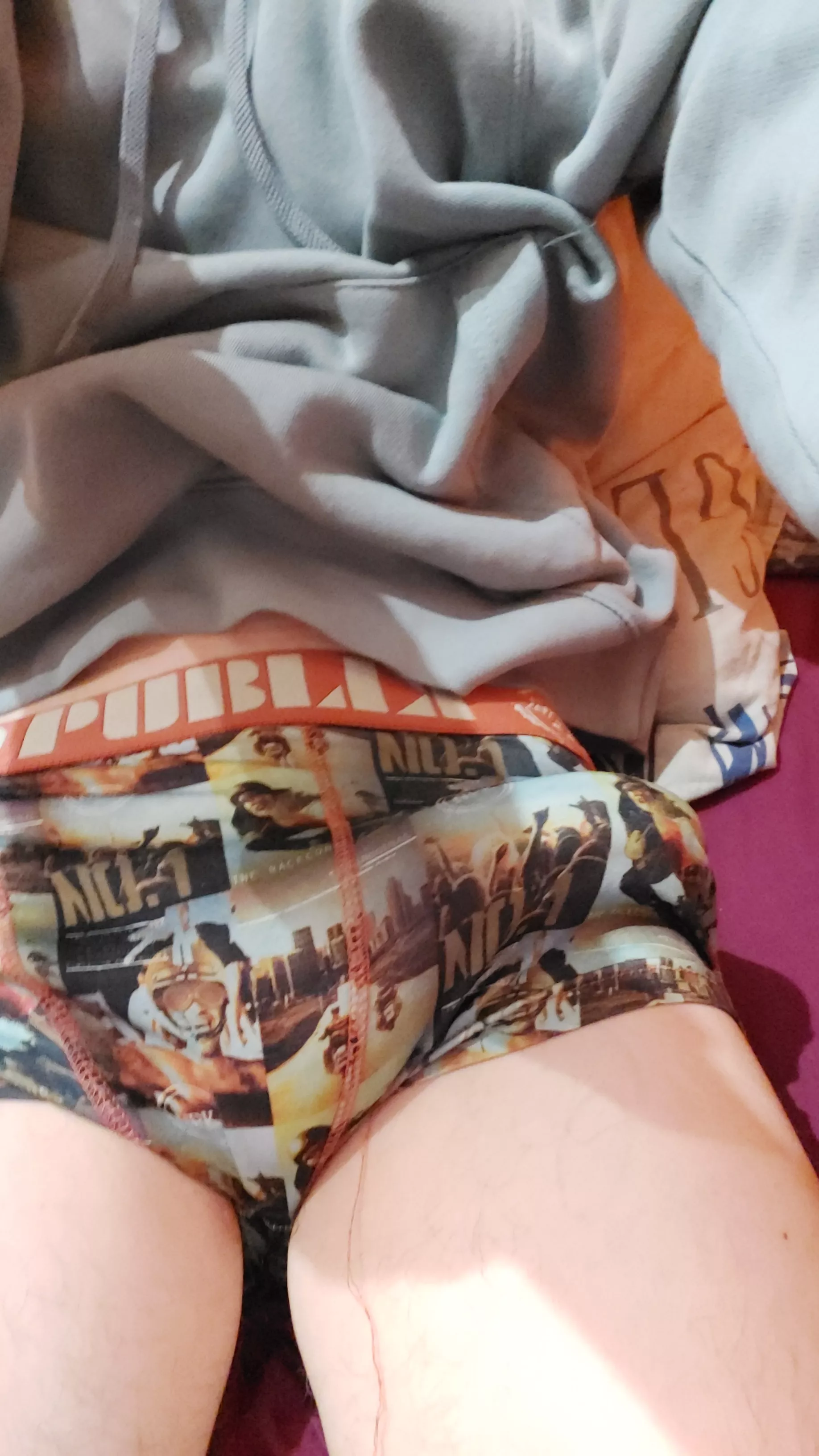 kinda difficult to hide a 7.5 dick